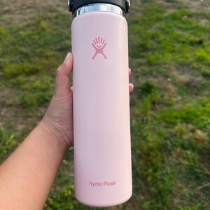 Hydro Flask Light Pink Bottle
